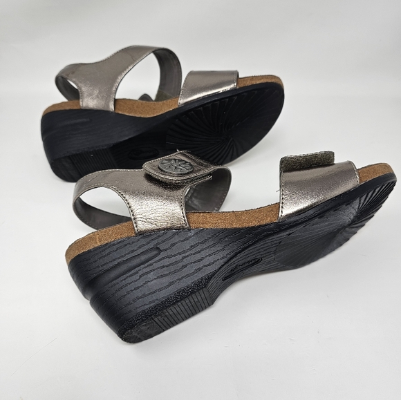 I Love Comfort Vera Pewter Metallic Sandals Size 8.5 - Picture 2 of 5